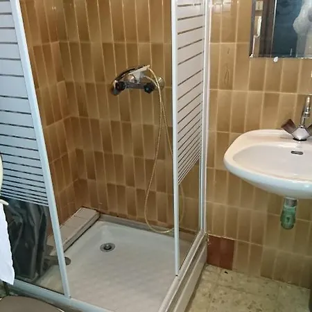 65 M2 Dans Avec Piscine Sur