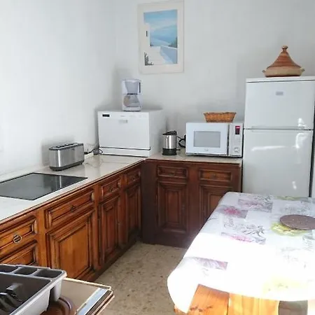65 M2 Dans Avec Piscine Sur